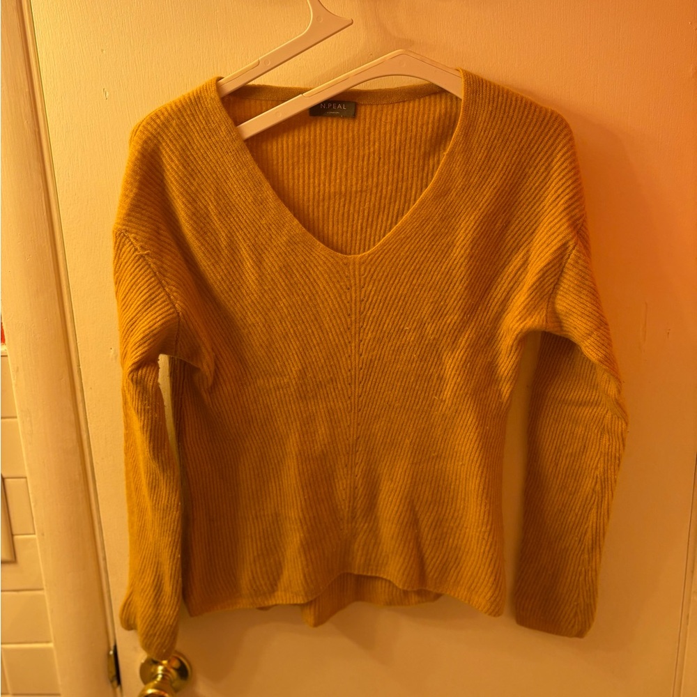 100% Cashmere Yellow VNeck N. Peal sweater size M